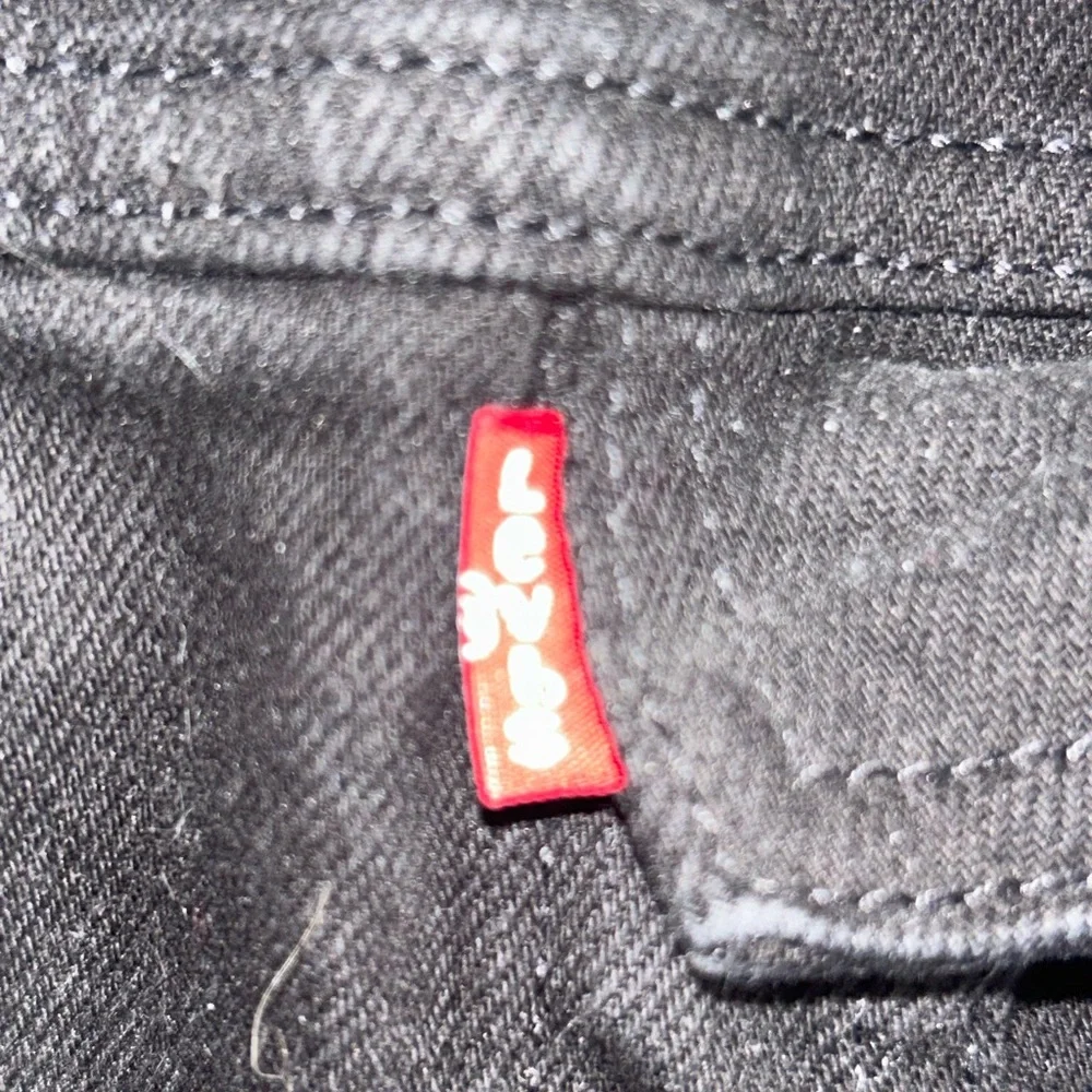 Levi's Black Denim Trucker Jacket - Men's Lightweight - Picture 2 of 3